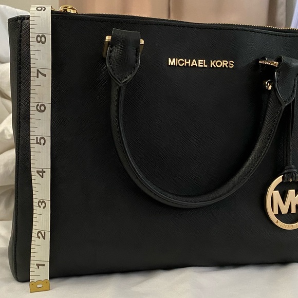 Michael Kors Purse - Picture 8 of 8